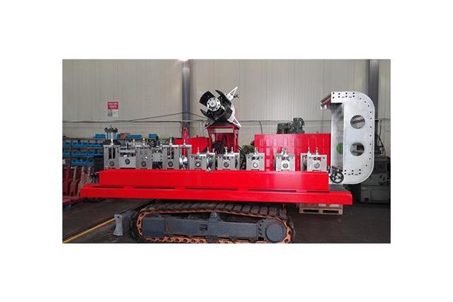 Roll forming machine