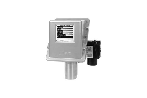 Adjustable dead band weatherproof type pressure switch