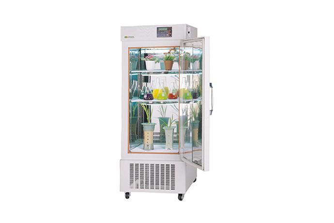 B.O.D Incubator (Lamp type)