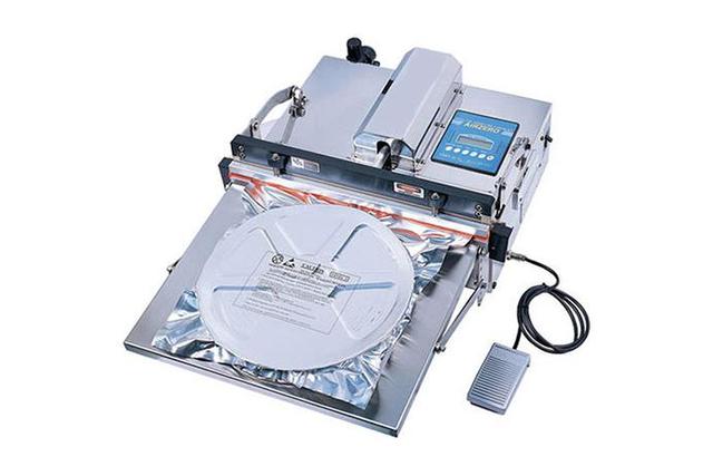 Table Type Nozzle & Gas Filling Packaging Machine