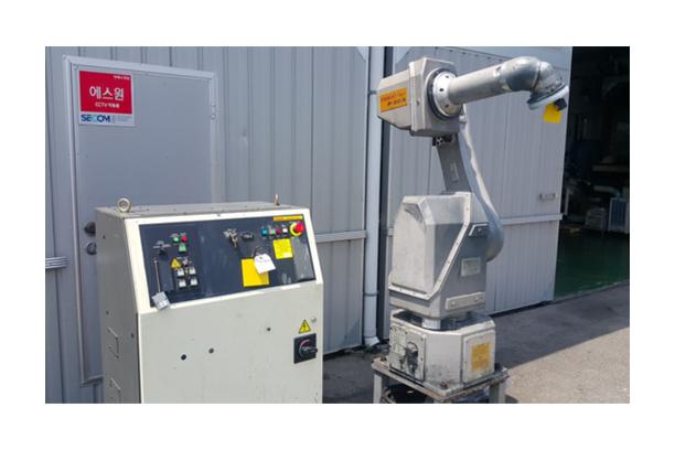 FANUC 6-Joint Painting Robot (Model Year2008)