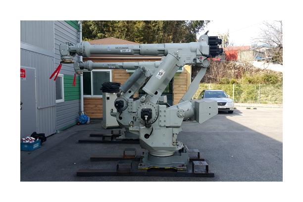 YASKAWA 400kg Handling Robot (Model Year 2004)