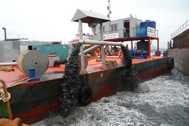 Mud Clay Dredger