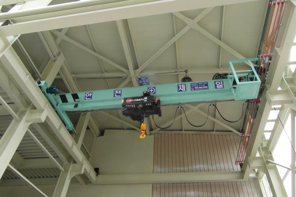 Single Crane