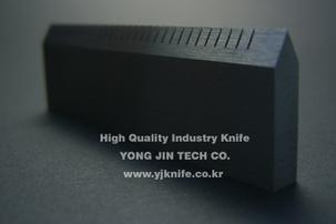 Straight Knife (Single Perforation Edge)